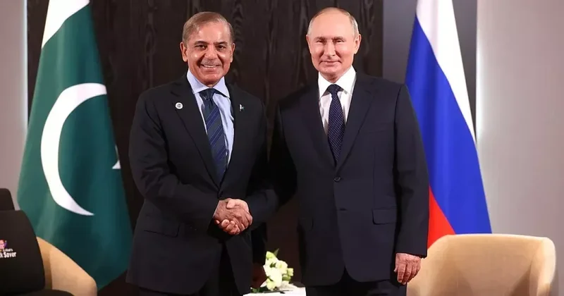 Путин проводит переговоры с премьером Пакистана