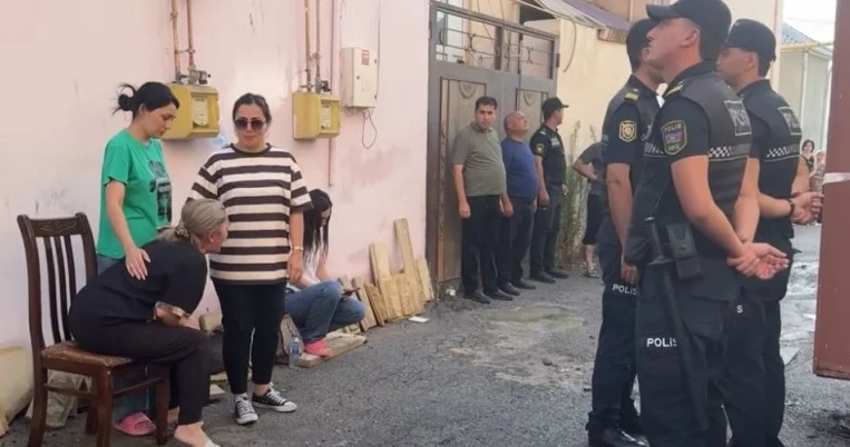 Ana balanın yanıb öldüyü yerdən DƏHŞƏTLİ GÖRÜNTÜLƏR: Əlləri qap qara idi...
