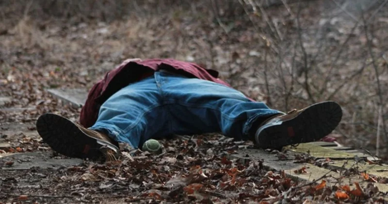 Naftalanda parkda kişi meyiti aşkarlandı