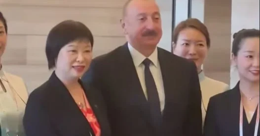 İlham Əliyevin Çində hotel əməkdaşları ilə səmimi VİDEOSU