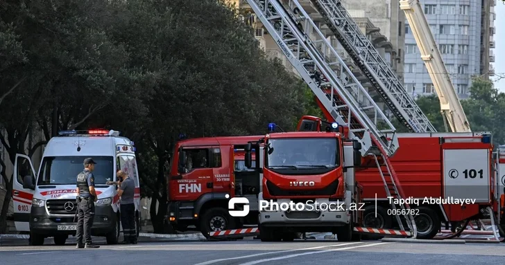 В Баку произошел пожар в многоэтажном жилом доме: жильцов эвакуировали