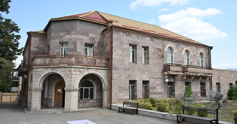 SON DƏQİQƏ: Xankəndidə qondarma rejimin bu binası da sökülür FOTO