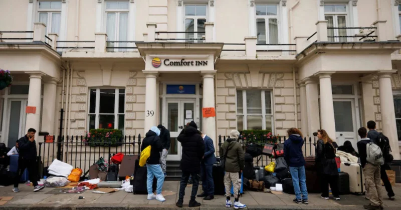 Britaniyada sığınacaq axtaranların hotellərdən anbarlara köçürülməsi planlaşdırılır