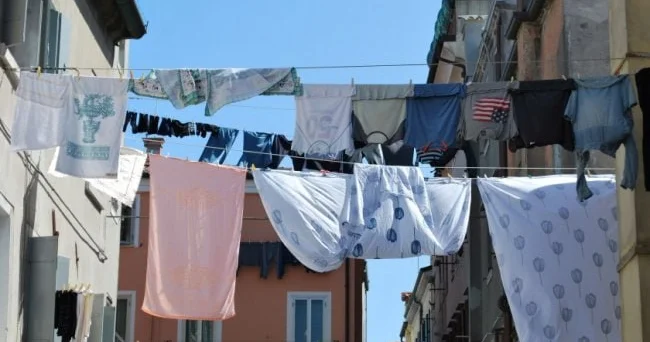 Bakının mərkəzində eyvandan paltar asmaq qadağandır? ARAŞDIRMA