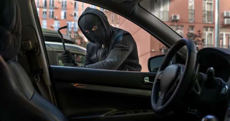 В Баку из автомобиля украдено 78 тысяч манатов