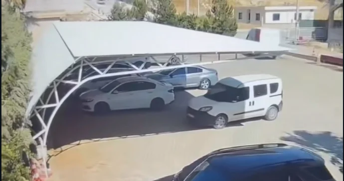 Sürücülərin etdiyi bu səhv dayanma durma qaydasının pozulmasıdır: CƏRİMƏSİ VAR VİDEO