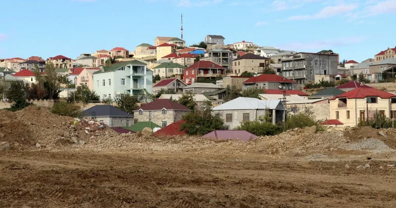 Azərbaycanda sənədsiz evlərin taleyi yenidən müzakirə olunur: ekspertlər “əmlak amnistiyası” təklif edir
