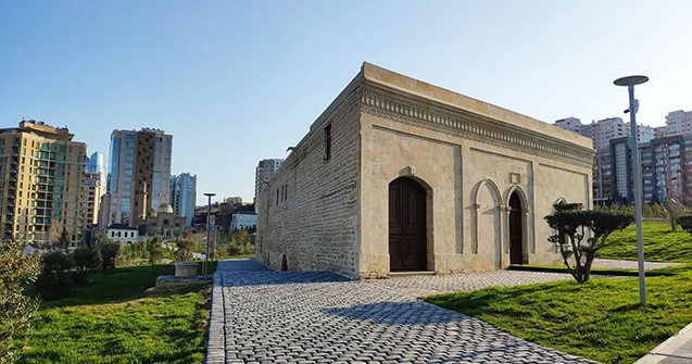 “Təndir hamamı”nın məlumat lövhəsini söküblər?