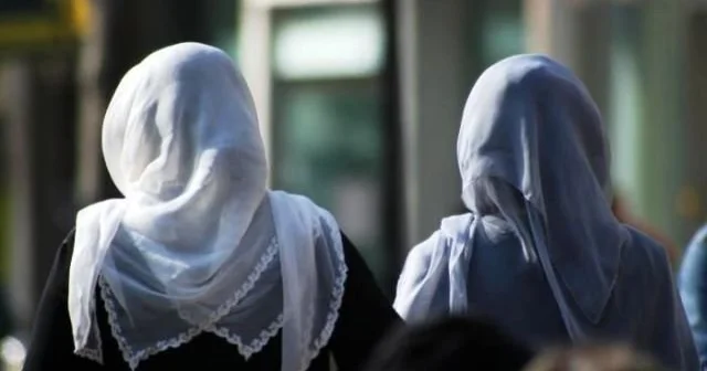 İsveçrə hicabla bağlı addım atdı: Təklif qəbul edildi