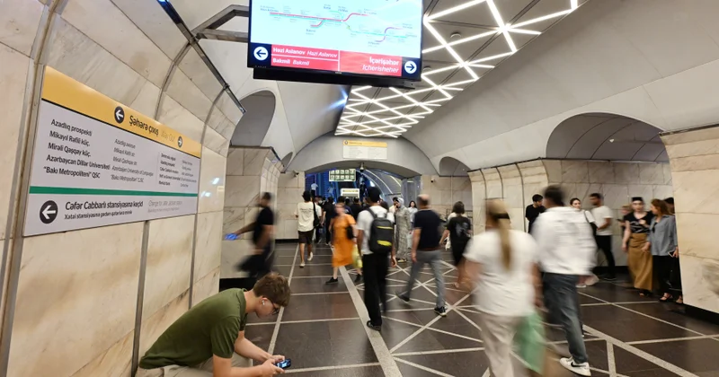 Metroda sərnişin sayı 27 faiz civarında azalıb, hazırda 20 stansiyada könüllülər fəaliyyət göstərir REPORTAJ