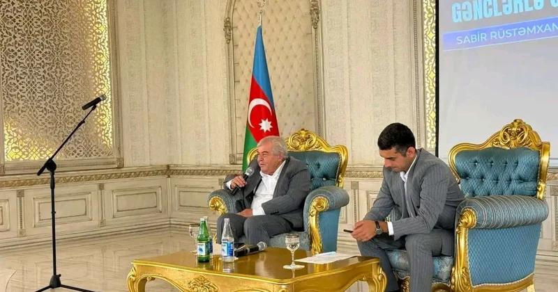 Sumqayıtda Xalq şairi Sabir Rüstəmxanlı ilə gənclərin görüşü keçirilib Fotolar