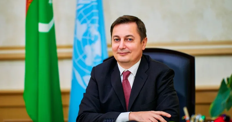 Дмитрий Шлапаченко отметил вклад Азербайджана как средней державы в деятельность ООН