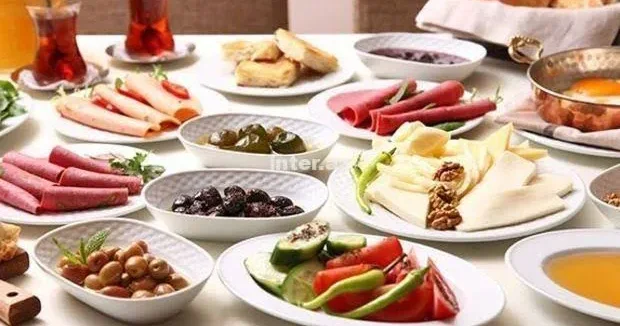 “Səhər yeməyi geniş, axşam isə daha az olmalıdır” Terapevt