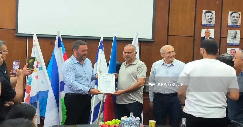 Akko meri Albert Aqarunovun xatirəsinin əbədiləşdirilməsi haqqında sertifikatı qardaşına təqdim edib YENİLƏNİB