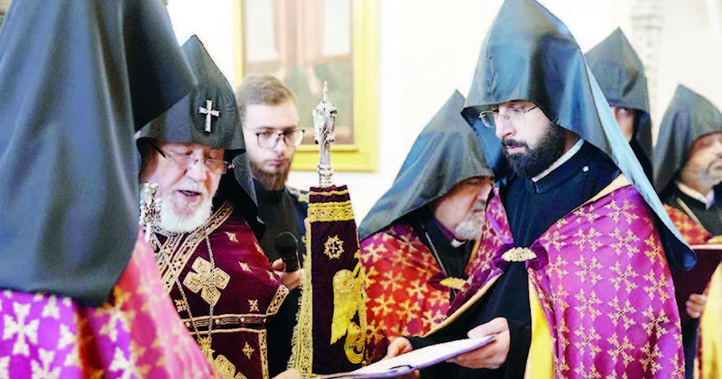 Keşişlərin nəfəsi qan qoxuyur