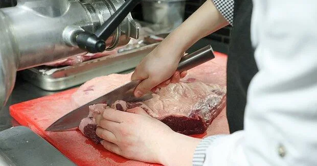 Эксперт по долголетию назвал оптимальную частоту потребления мяса