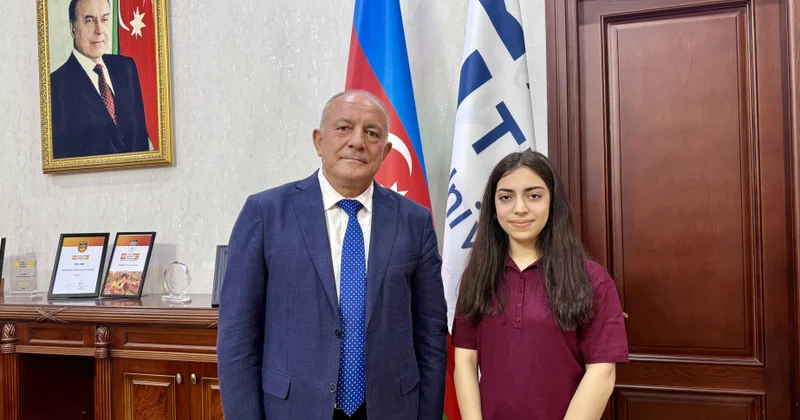 Rektor AzTU ya yüksək balla qəbul olunan tələbə ilə görüşüb