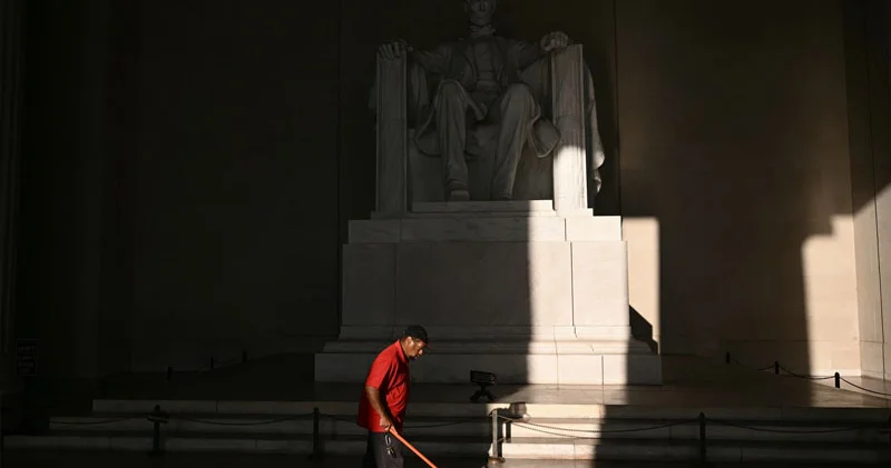 ABŞ da şatdaun yenidən niyə baş verdi?