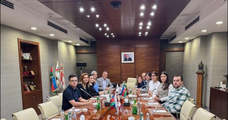 Şahmat Federasiyası rəhbərliyi milli komanda ilə bir arada