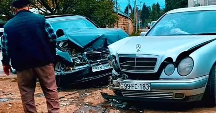 Masallıda iki “Mercedes” toqquşaraq yararsız hala düşdü VİDEO