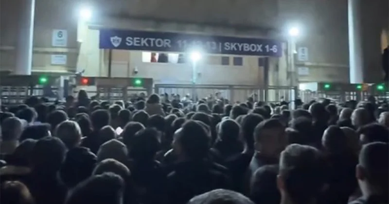 “Stadion hörmətsiz şəkildə azarkeşi əzdirir” Video
