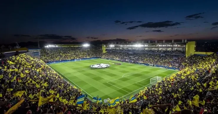 52 min əhalisi olan şəhərdə 23 min yerlik stadion ağzına qədər doldu