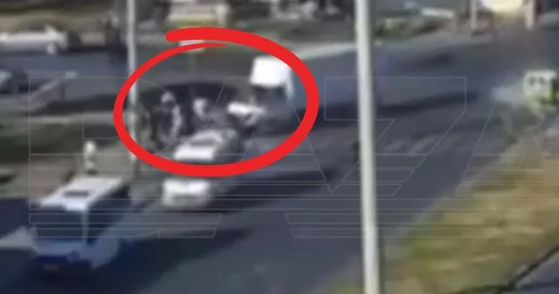 Газель протаранила толпу людей в Астрахани ВИДЕО