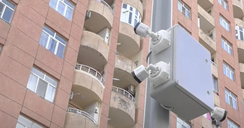 Təhlükəsizlik, yoxsa şəxsi həyata müdaxilə? Yasamalda bəzi kameralar eyvanları çəkir