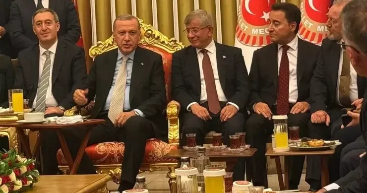 İllər sonra bir araya gəldilər: Türkiyə Böyük Millət Məclisindəki fotonun PƏRDƏARXASI