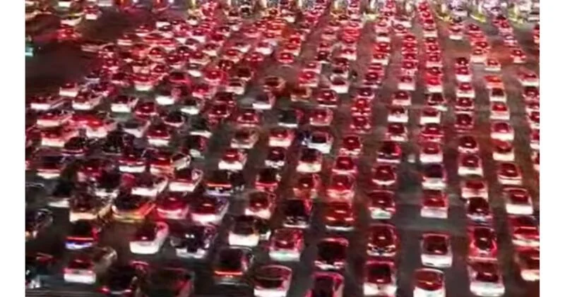В Китае запечатлели невиданные ранее пробки на дорогах ВИДЕО