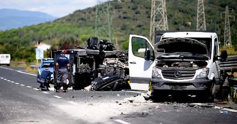 İtaliyada yol qəzasında 3 nəfər ölüb, 5 nəfər yaralanıb