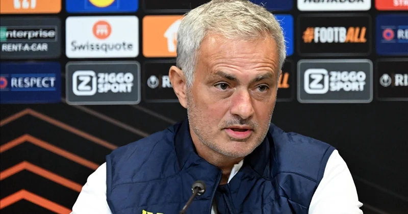 Mourinyonun istefasından sonra futbolçular ağlayıb Açıqlama