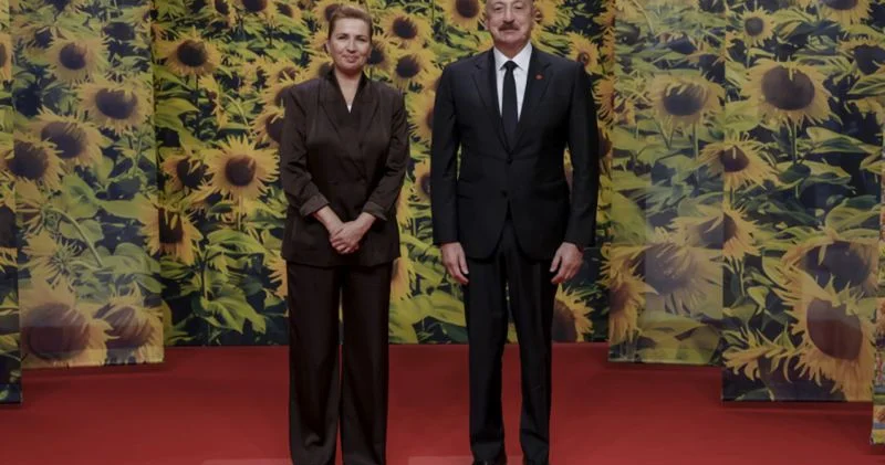 Prezident Zirvə toplantısının açılış mərasimində iştirak etdi Foto Yenilənib