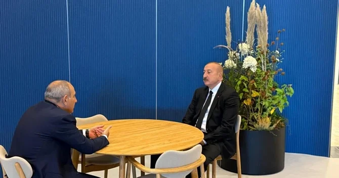 İlham Əliyevlə Nikol Paşinyan Kopenhagendə görüş keçiriblər