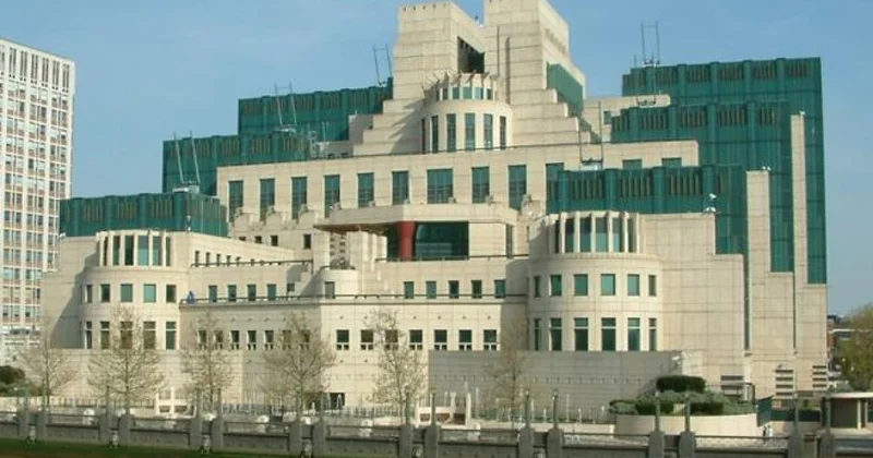 MI 6 теперь под руководством женщины