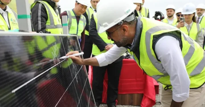 445 MVt gücündə Günəş Elektrik Stansiyası ilk panelin quraşdırılması mərasimi keçirilib