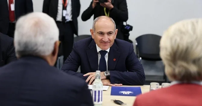 Fon der Lyayen və Paşinyan İrəvanda keçiriləcək Avropa Siyasi Birliyi nin sammitini müzakirə edib