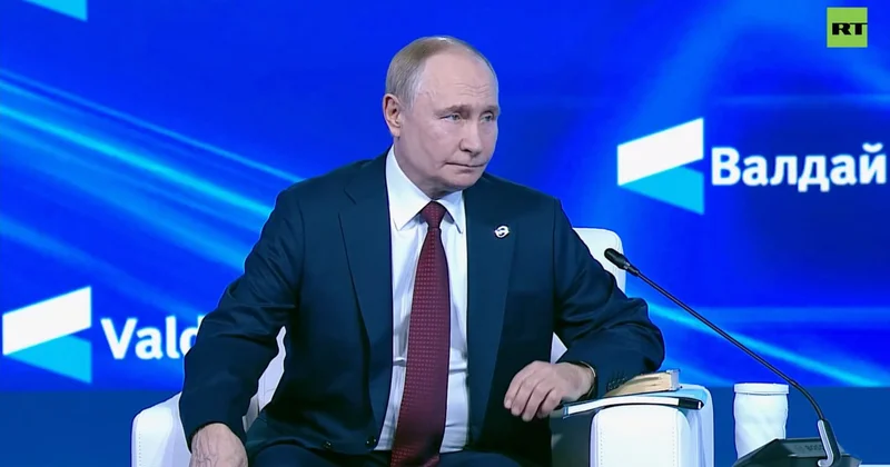 Putinin çıxışı zamanı hücuma keçdilər