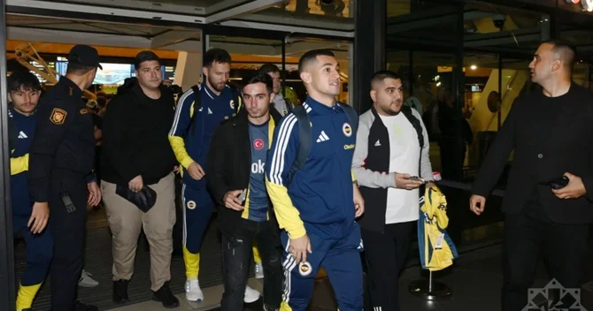 Fənərbaxça klubu Bakıda coşqu ilə qarşılandı