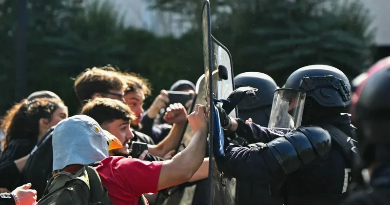 Во Франции полиция арестовала 600 протестующих