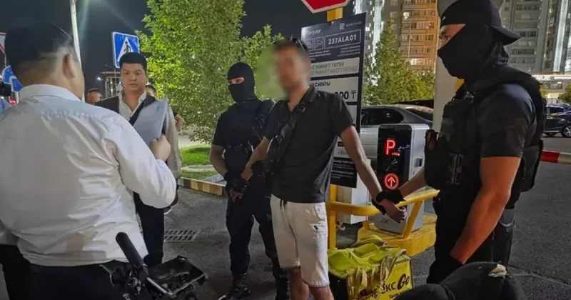 В Казахстане мужчина выманивал интимные фото у детей