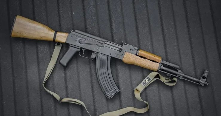 Məhkumun köhnə tikilidə gizlətdiyi avtomat aşkarlandı