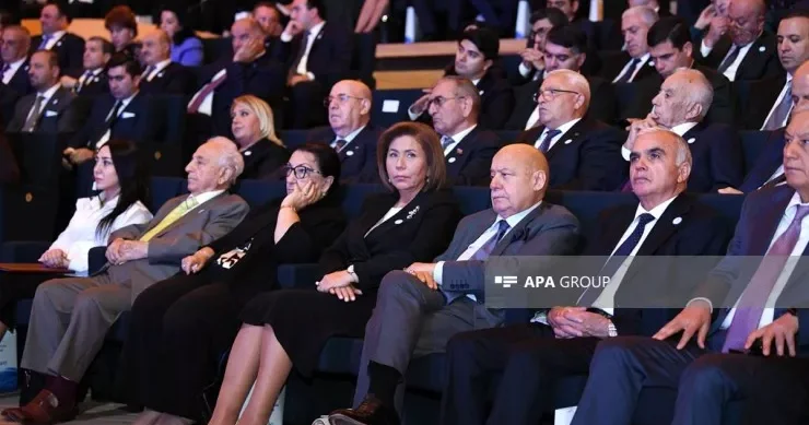 Siyasi elita YAP ın qurultayında FOTOLENT
