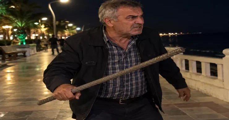 Sevdiyi qızı alan kişini armaturla döydü Astarada