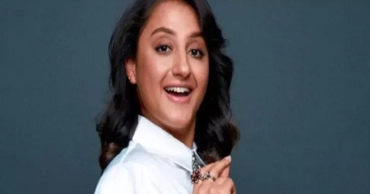 Ecem Erkek burnunu əməliyyat etdirməsini istəyən izləyicisinə cavab verdi