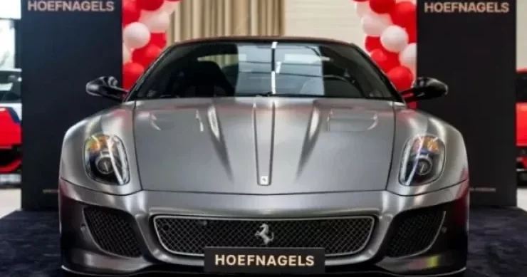 10 yaşlı oğluna 1,6 milyon dollarlıq Ferrari hədiyyə etdi