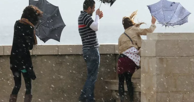 Bakıda güclü külək əsir, bu rayonlara yağış yağır Faktiki HAVA