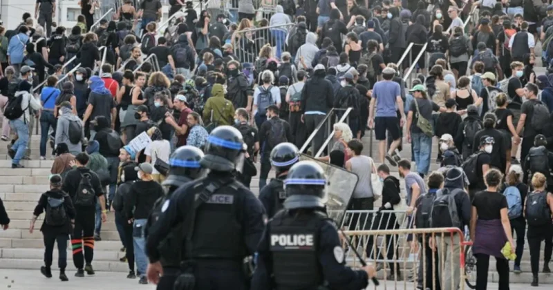 Fransa polisi beş mindən çox etirazçını saxlayıb