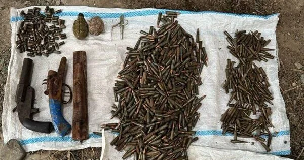 Şüvəlanda torpağa basdırılmış avtomat və güllələr tapılıb
