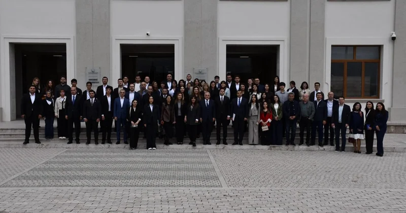 Əlaqələndirmə Qərargahının İdarələrarası Mərkəzinin nəzdindəki İşçi Qrupu Qarabağ Universitetində inflüenserlərlə görüşüb